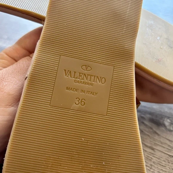 💛SOLD 💛VALENTINO GARAVANI Calfskin Roman Stud Flat Slippers - Picture 10 of 13